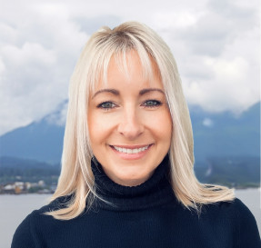 Portrait of Tammy Meyers with mountains in the background